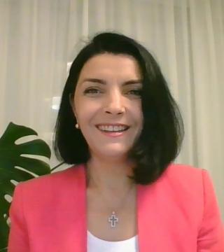 Dana Buzducea headshot